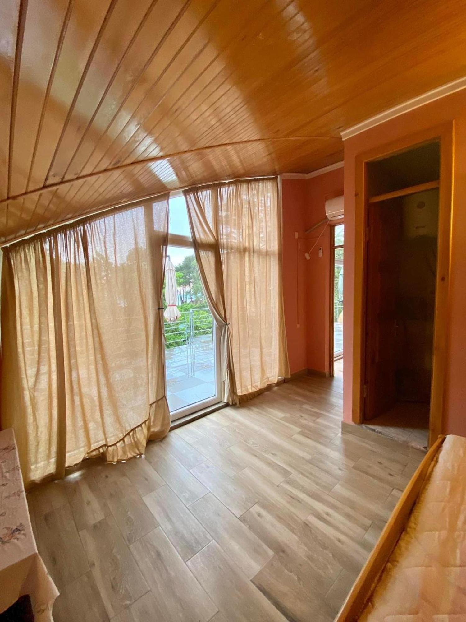 Green Hotel Уреки Экстерьер фото